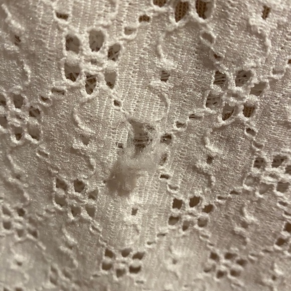 SOLD Vintage 60s lace eyelet bathrobe - Picture 4 of 4